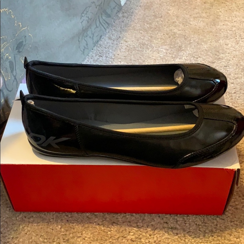 DKNY black flats